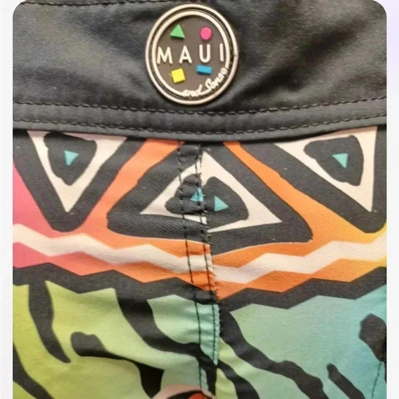 Maui and Sons Shark Multi Coloured Graphic Board Shorts Size Large - Picture 11 of 11